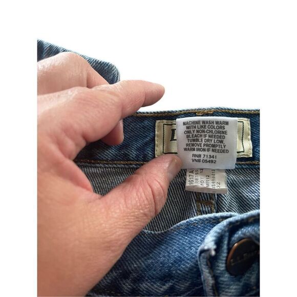 LL. Bean Men's Straight Leg Relax fit Cotton Blue Denim Pants Size 38/32 - Picture 3 of 11